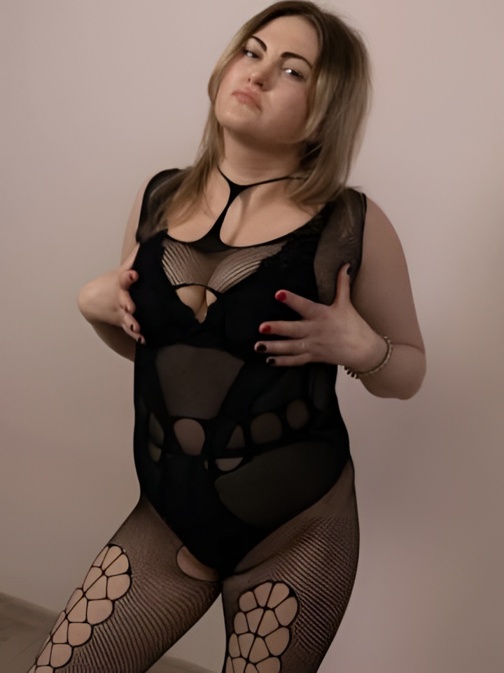 Виктория привлекальеная девушка из Струнино цена от 3000 руб