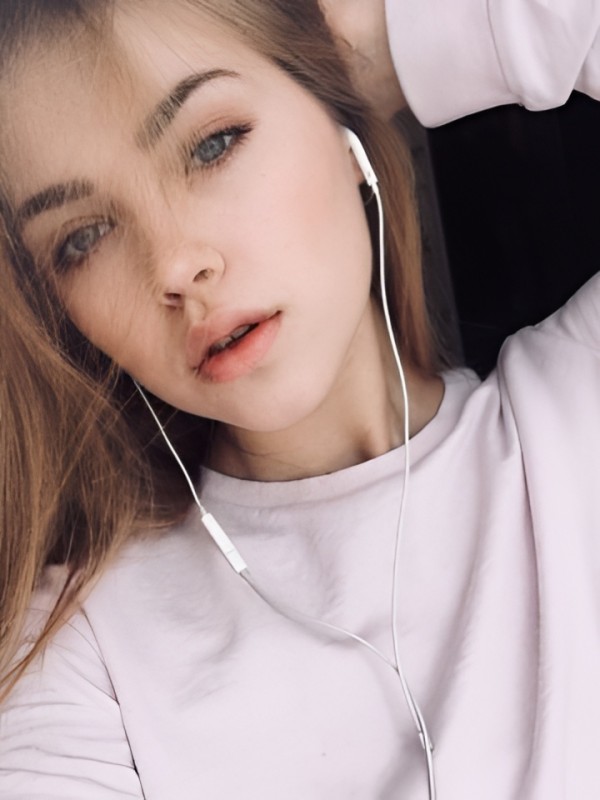 Виктория привлекательная девушка из Струнино цена от 3000 руб