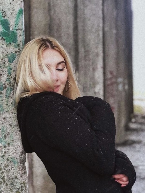 Арина привлекательная девушка из Струнино цена от 9000 руб